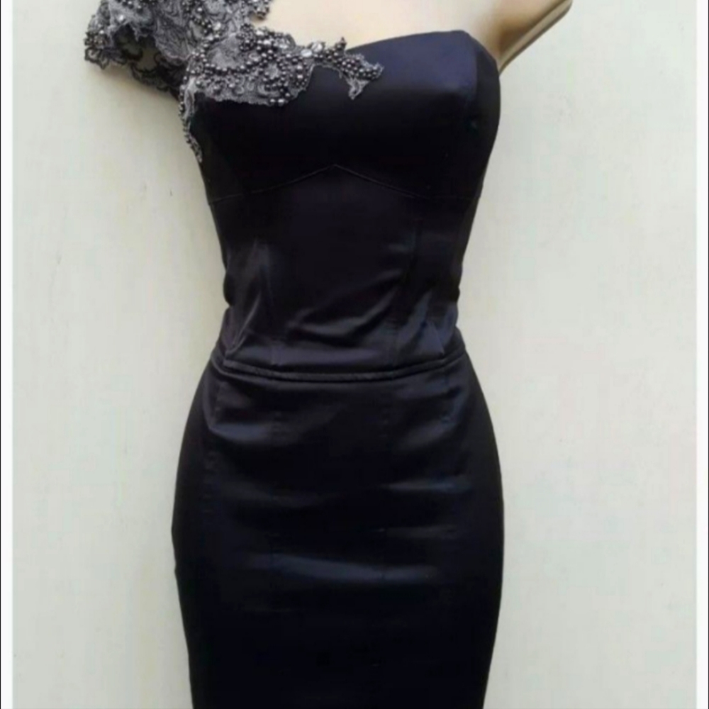 Elegant One-Shoulder Black Dress with Lace Applique